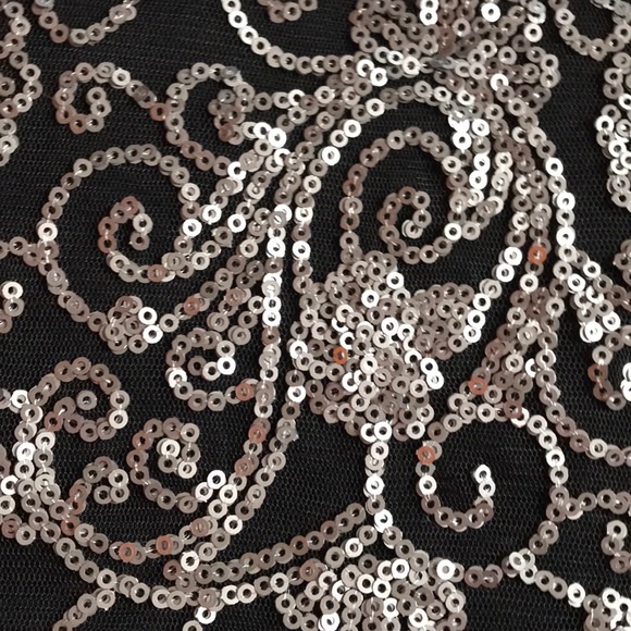 Women’s M sleeveless metal sequined black top - Picture 3 of 6